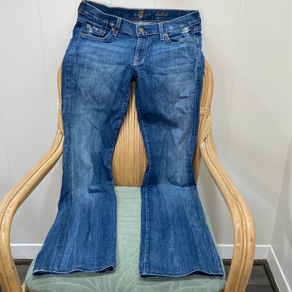 7’s Jeans bootcut. Women’a size 28. Dark wash.